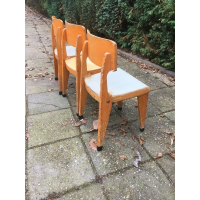 Vintage design houten schoolstoeltjes uit de jaren 60